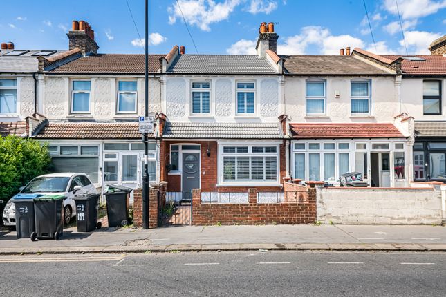 3 bed property, in Bensham Lane, £450,000