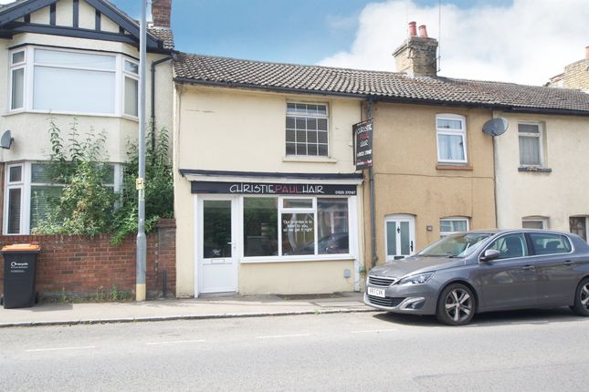 1 bed property, in Church Street, £100,000