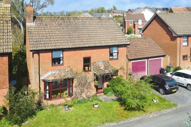 4 bed property, in Hughes Close, £545,000