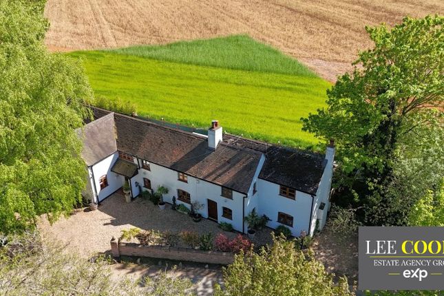 5 bed property, in Chatwell Lane, £780,000