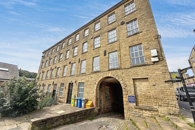2 bed property, in Wharf Street, £85,000