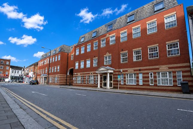 2 bed property, in Langham House East, £160,000