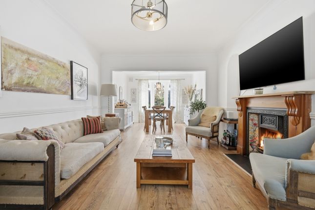 3 bed property, in Friary Close, £700,000