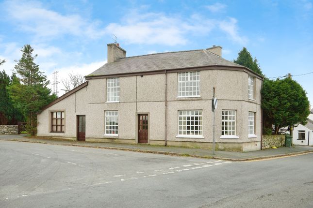 3 bed property, in Llanrug, £500,000