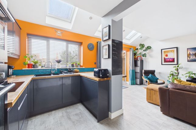3 bed property, in Devon Drive, £325,000