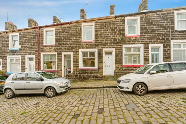 2 bed property, in Dudley Street, £100,000