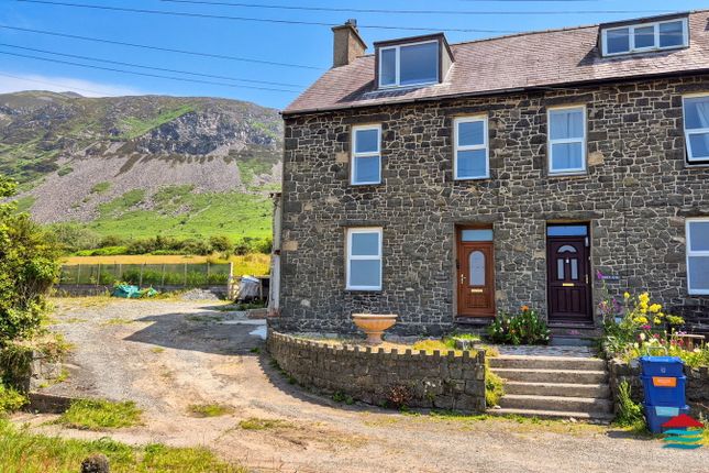 3 bed property, in Near Trefor, £225,000