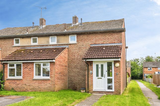 2 bed property, in Thorney Park, £230,000