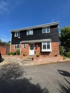 4 bed property, in Elmbourne Drive, £585,000