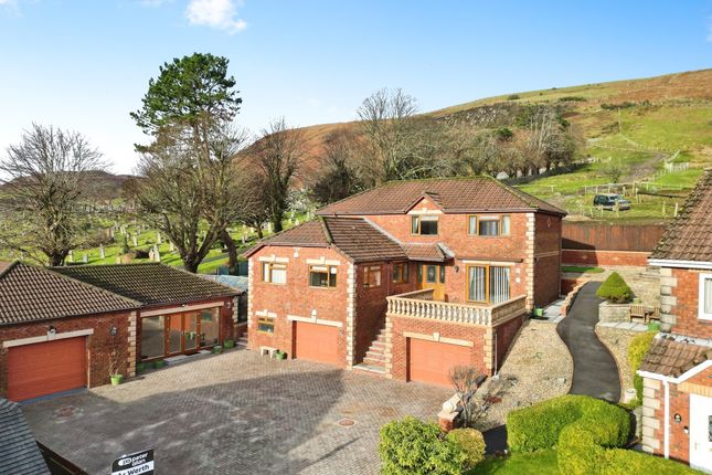 4 bed property, in Bronheulwen, £585,000