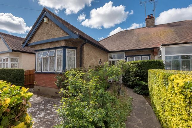 3 bed property, in Lawn Avenue, £325,000