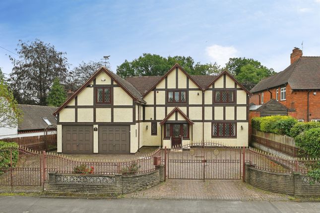 4 bed property, in Dove House Lane, £925,000