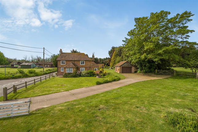 2 bed property, in Rural Outskirts, £720,000