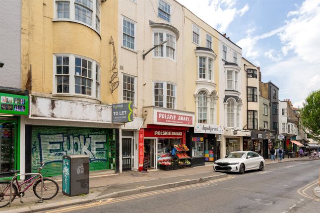 1 bed property, in St James's Street, £250,000