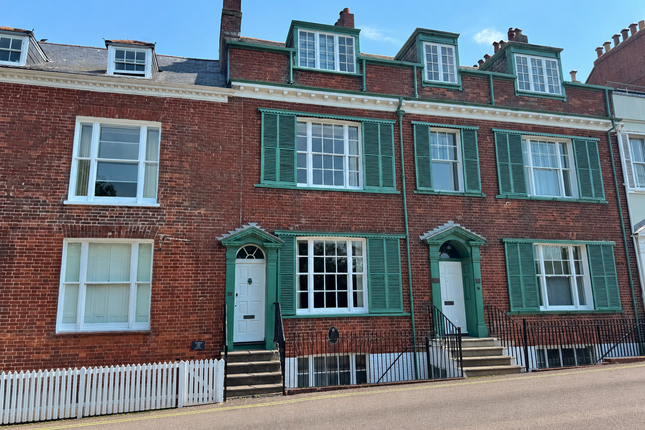 4 bed property, in The Beacon, £400,000