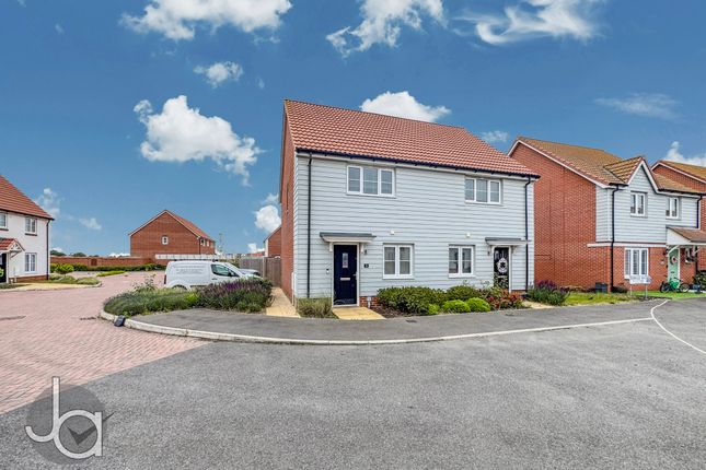 2 bed property, in Borrage Way, £270,000