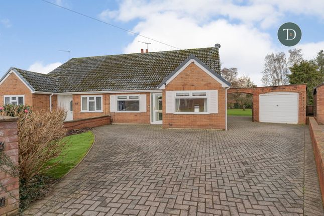 3 bed property, in The Green, £300,000