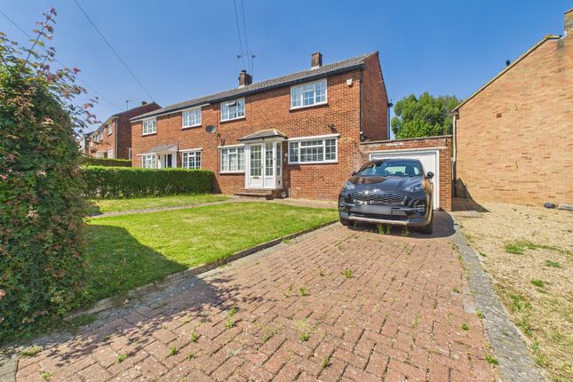 3 bed property, in Perrycroft, £565,000