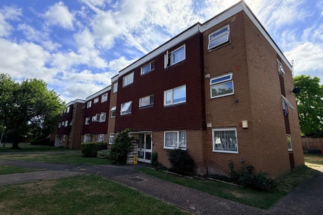 2 bed property, in 21 Tithe Court, £232,000