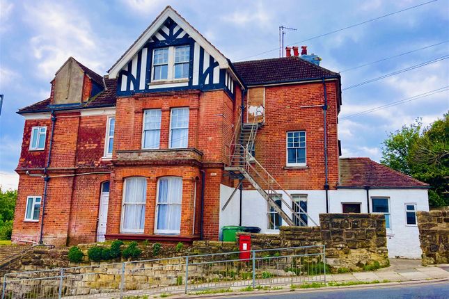 1 bed property, in Priory Avenue, £149,950