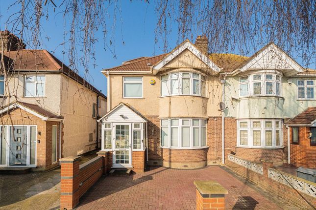 4 bed property, in Great West Road, £825,000