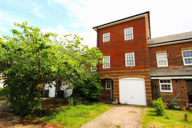 3 bed property, in Drysdale Mews, £420,000