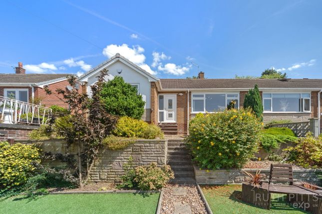 2 bed property, in Hacking Lane, £220,000