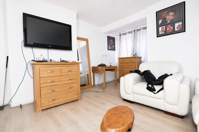 2 bed property, in Romford Road, £300,000