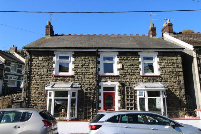 4 bed property, in East View, £350,000