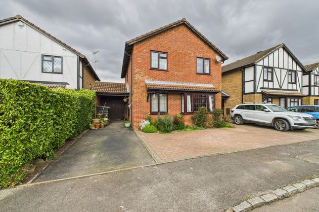4 bed property, in Clayfields, £595,000