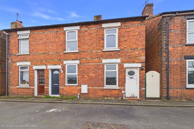 2 bed property, in Railway Road, £230,000