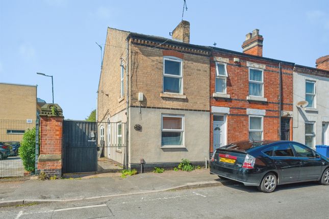 2 bed property, in Dover Street, £170,000