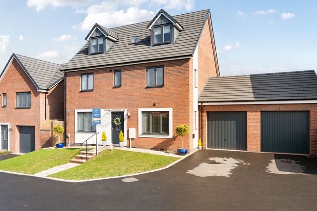 5 bed property, in Apple Tree Lane, £500,000