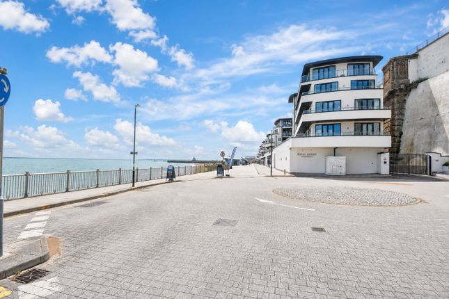 2 bed property, in 2 Beach Drive, £475,000