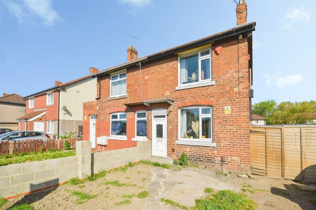 2 bed property, in Eastcroft Road, £60,000