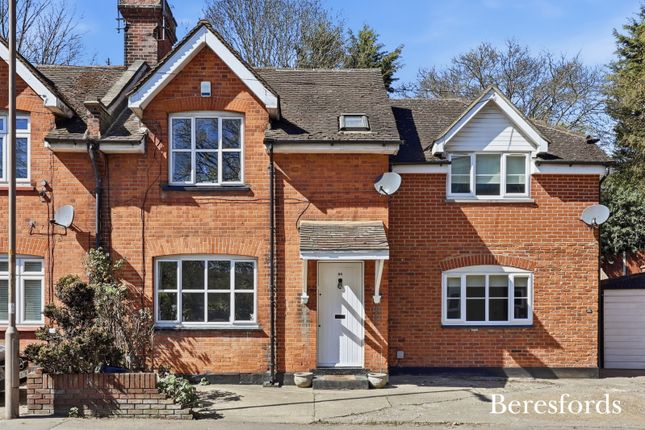 2 bed property, in Rayleigh Road, £450,000