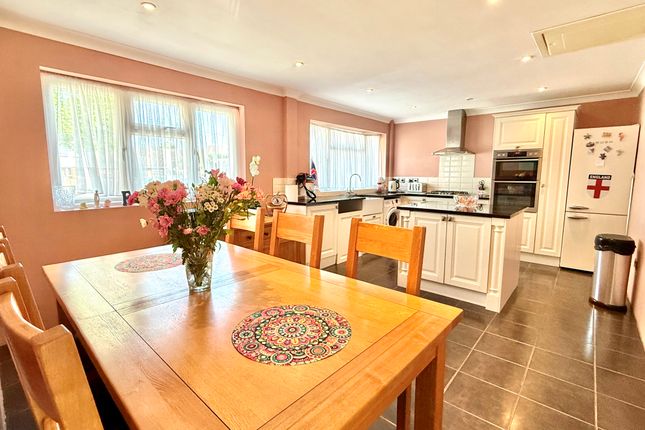 2 bed property, in Wych Lane, £399,995