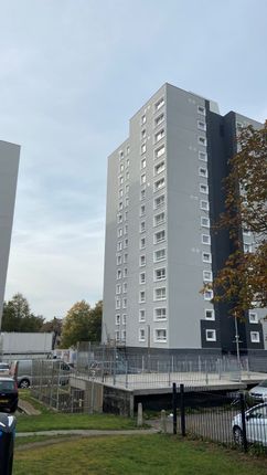 2 bed property, in 19 Greenwood House, £92,000