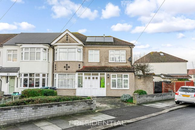 4 bed property, in Evesham Way, £600,000