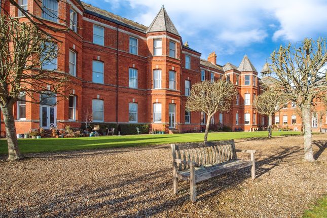 1 bed property, in Sherren Avenue, £100,000