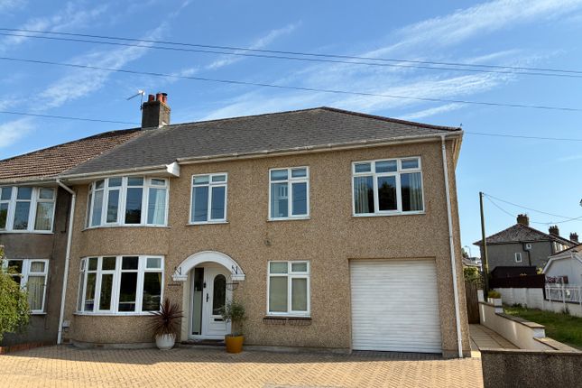 4 bed property, in Priory Avenue, £425,000