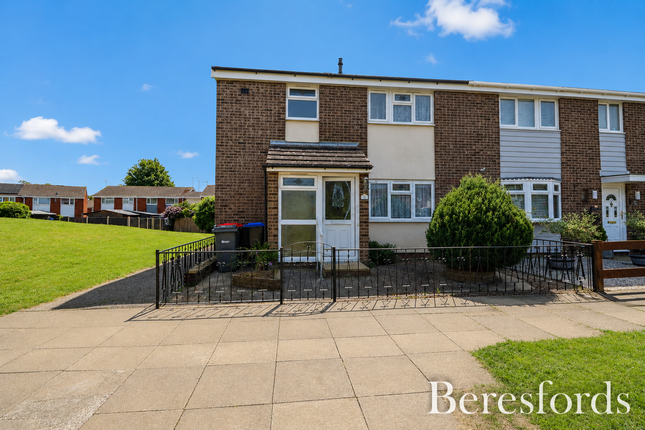 3 bed property, in Sycamore Close, £280,000