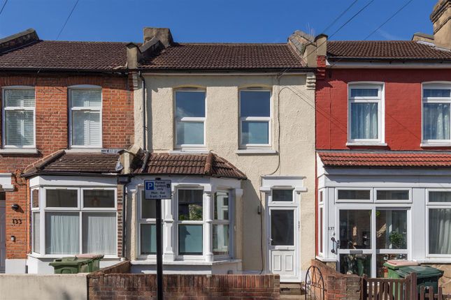 2 bed property, in Landseer Avenue, £425,000