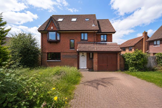 6 bed property, in Cottongrass Close, £700,000