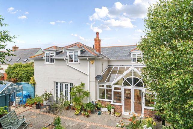 5 bed property, in Chirton Lodge, £795,000