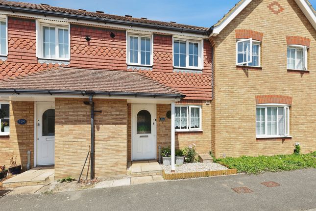 2 bed property, in The Avenue, £260,000