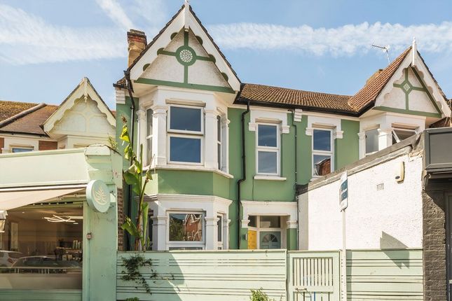 3 bed property, in Northfield Avenue, £550,000
