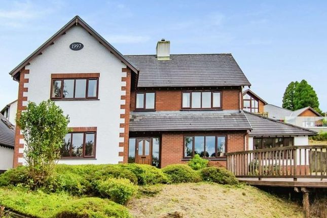 4 bed property, in Lledrod SY23, £289,995