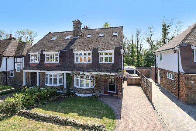 4 bed property, in Gordons Way, £750,000