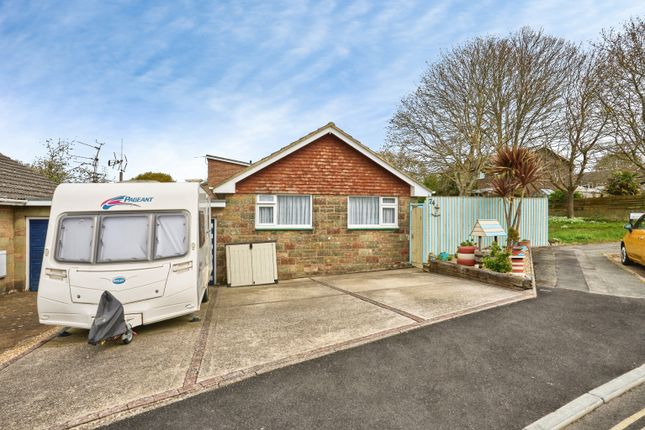2 bed property, in Perowne Way, £270,000